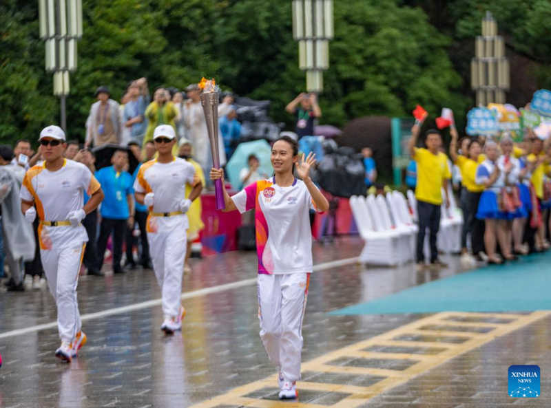Torch relay for 19th Asian Games continues in Lishui, E China